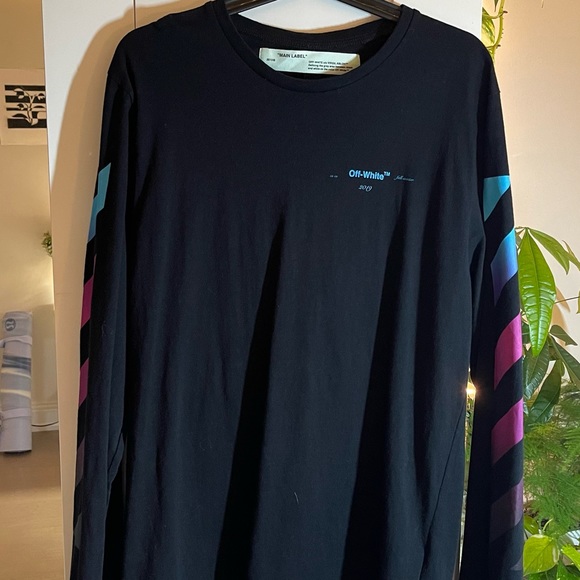 Off-White c/o Virgil Abloh
Men's Black Diagonal Gradient Crewneck
Sweatshirt - Picture 4 of 4